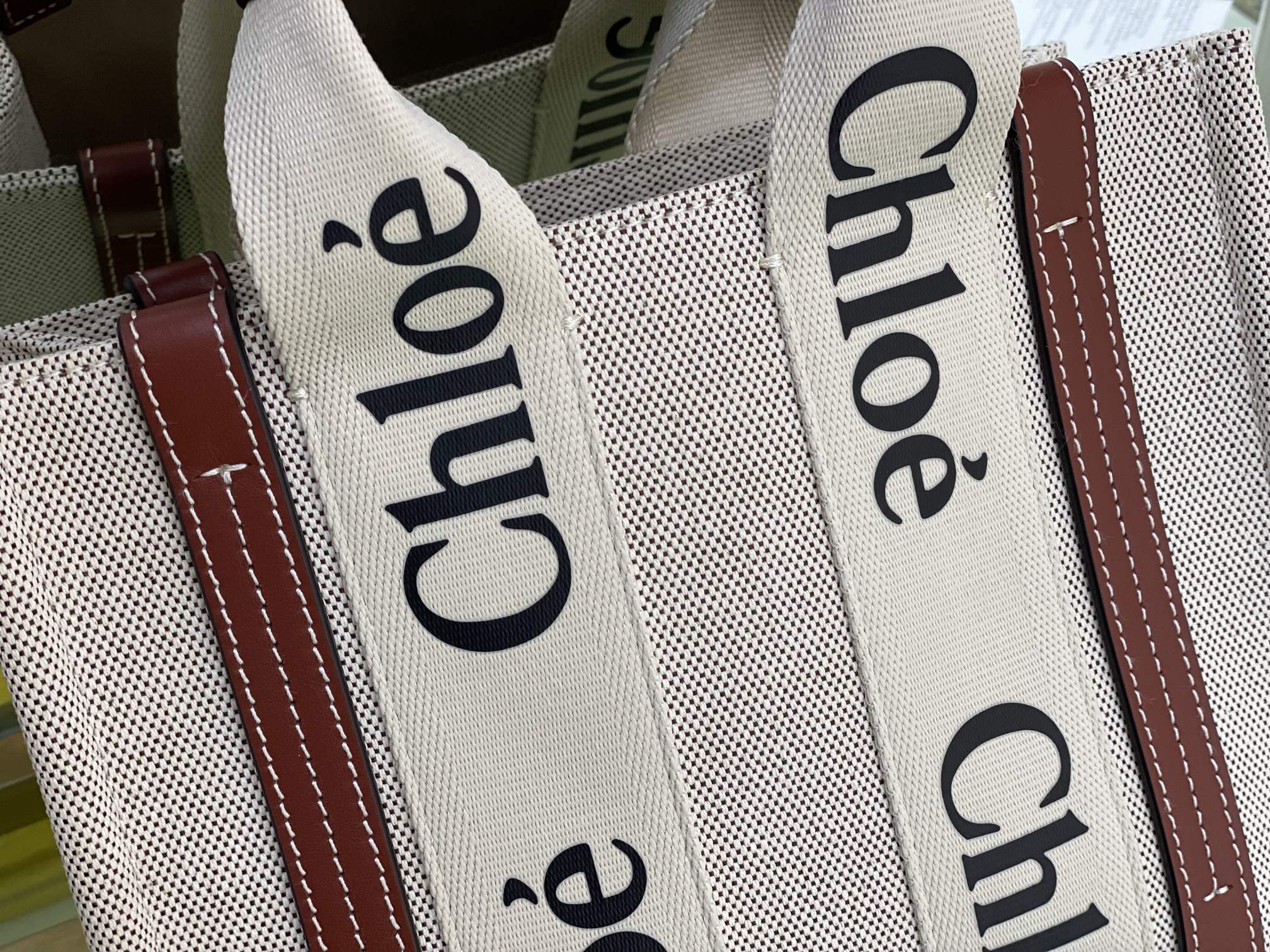 Chloe Small Woody Tote Bag In Linen